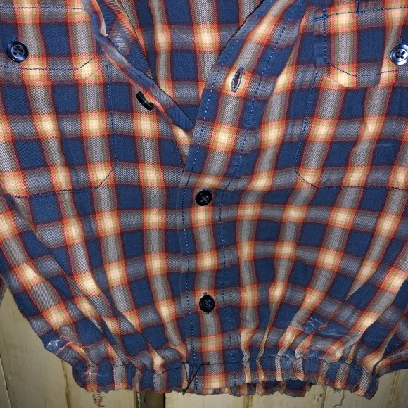 Levi’s Revamped Vintage Cropped Flannel - Picture 3 of 5